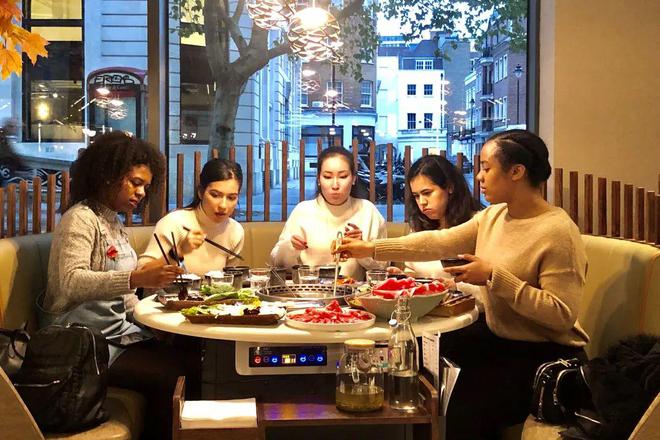 能否熬出全球连锁? 逐潮向海麻将胡了试玩中餐出海一口火锅(图2) 能否熬出全球连锁? 逐潮向海麻将胡了试玩中餐出海一口火锅(图2)