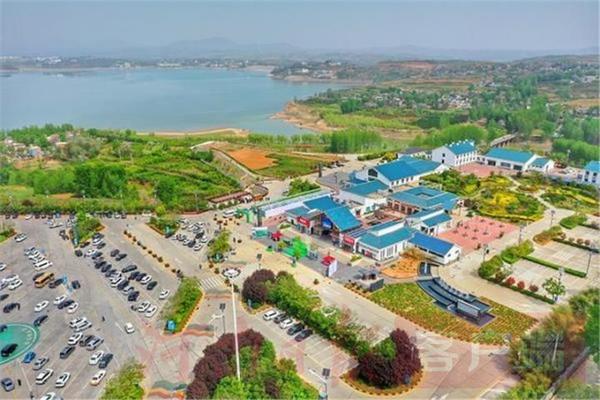 南 打卡高速“网红”服务区pg麻将胡了沿着高速看河