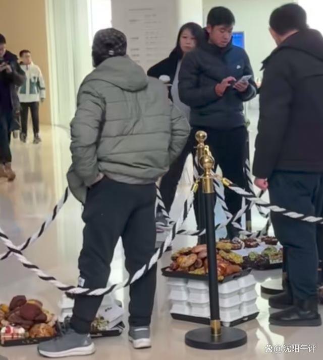 现在轮到铁西万象汇接力排队吃披萨麻将胡了和平万象汇面包火得差不多