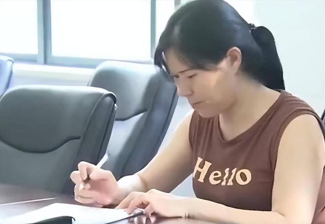 ：啃完三任丈夫啃94岁老母从未工作一天麻将胡了试玩19年湖南55岁巨婴熊丽(图10)