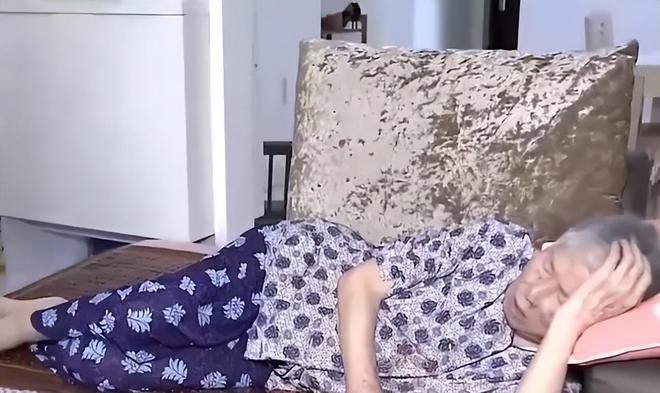 ：啃完三任丈夫啃94岁老母从未工作一天麻将胡了试玩19年湖南55岁巨婴熊丽(图16)