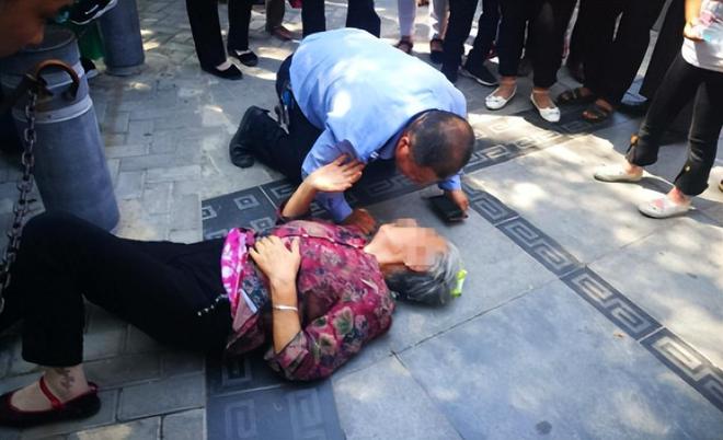 ：啃完三任丈夫啃94岁老母从未工作一天麻将胡了试玩19年湖南55岁巨婴熊丽(图17)