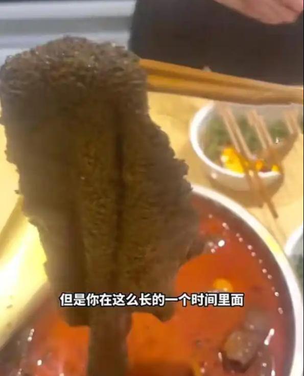 便！被员工拍下后曝光涉事门店回应麻将胡了火锅店店长在后厨灶台小(图11)