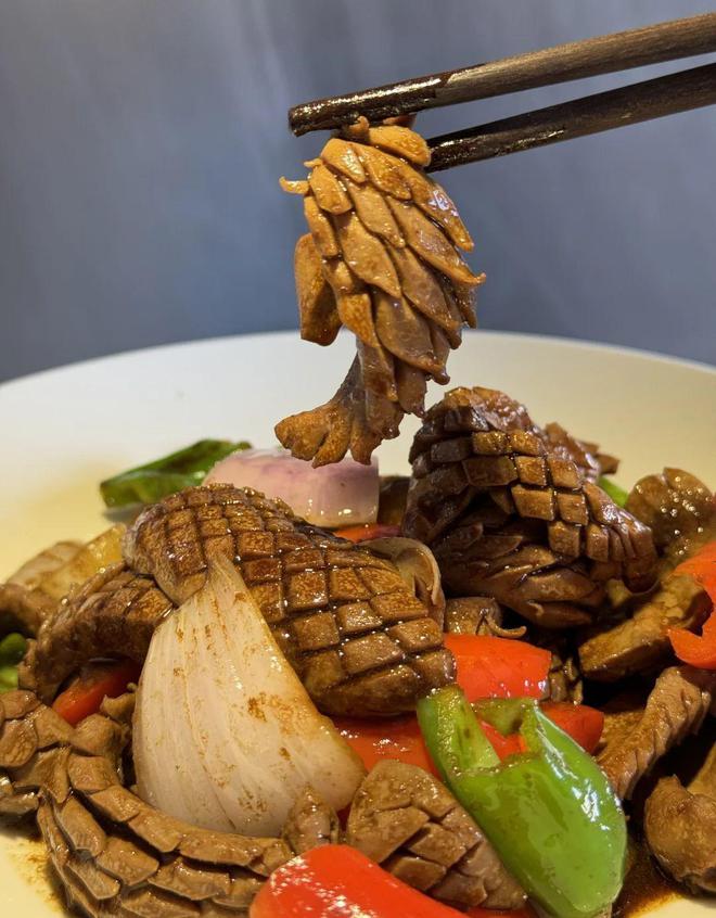 的四川！火爆腰花挑战你的辣度极限PG麻将胡了免费试玩模拟器舌尖上(图2)