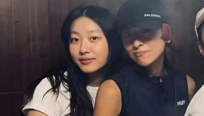 露面!身高超过父亲很漂亮 跟妈妈年轻时很像PG电子麻将胡了试玩陈奕迅20岁女儿罕见(图4)