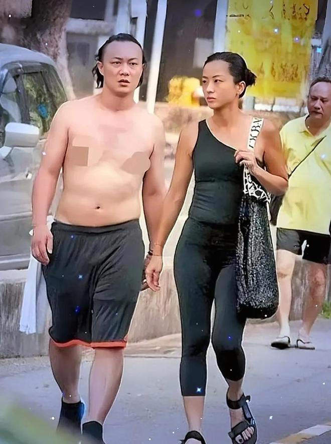 露面!身高超过父亲很漂亮 跟妈妈年轻时很像PG电子麻将胡了试玩陈奕迅20岁女儿罕见(图8)