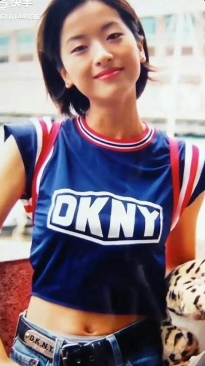 露面!身高超过父亲很漂亮 跟妈妈年轻时很像PG电子麻将胡了试玩陈奕迅20岁女儿罕见(图7)